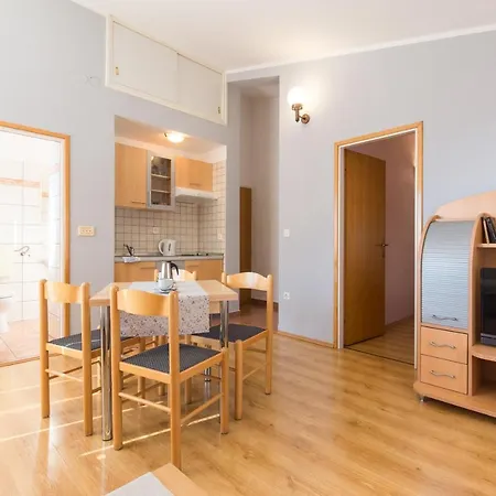 Paradiso Apartment *