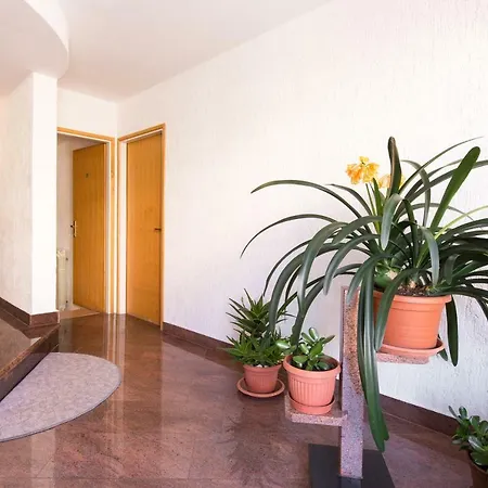 Paradiso Apartment *