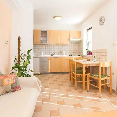 Apartment Paradiso